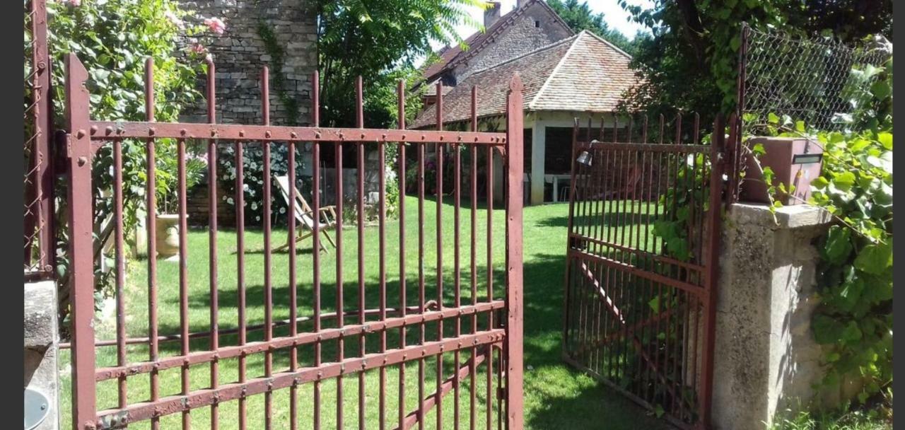 Gite Le Lavoir - Laives Exterior foto
